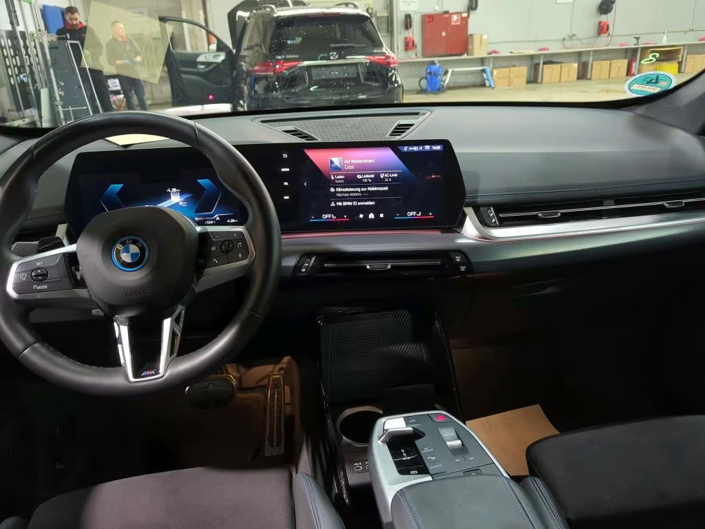 BMW iX1