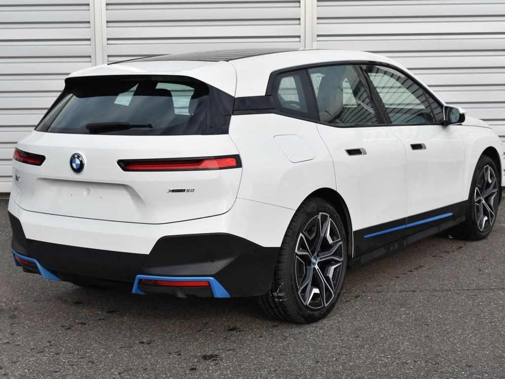 BMW iX