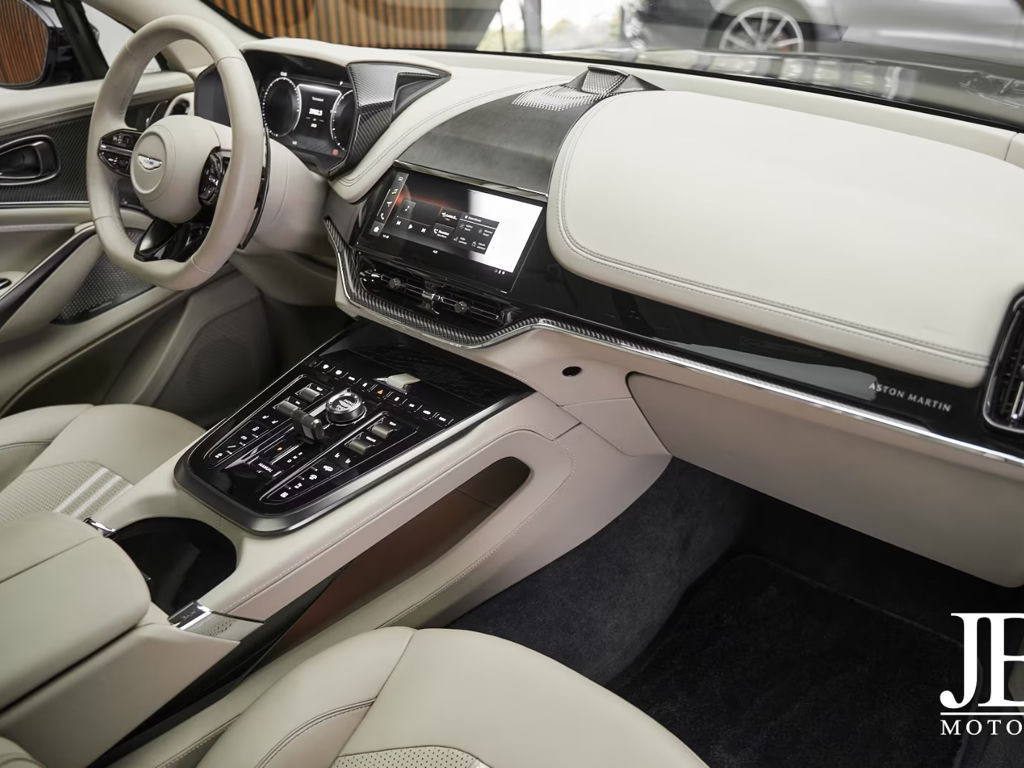 Aston Martin DBX