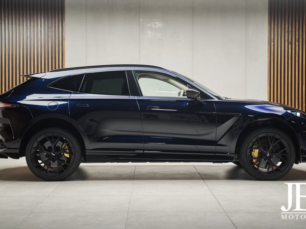 Aston Martin DBX