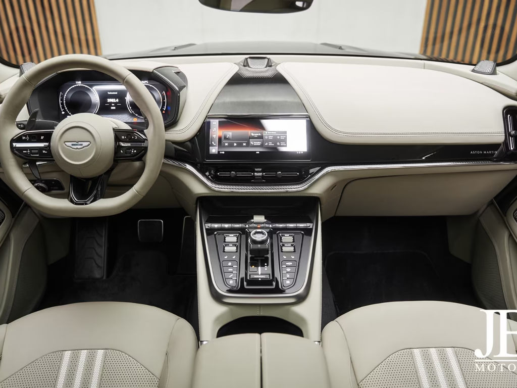 Aston Martin DBX