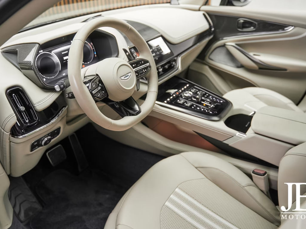 Aston Martin DBX