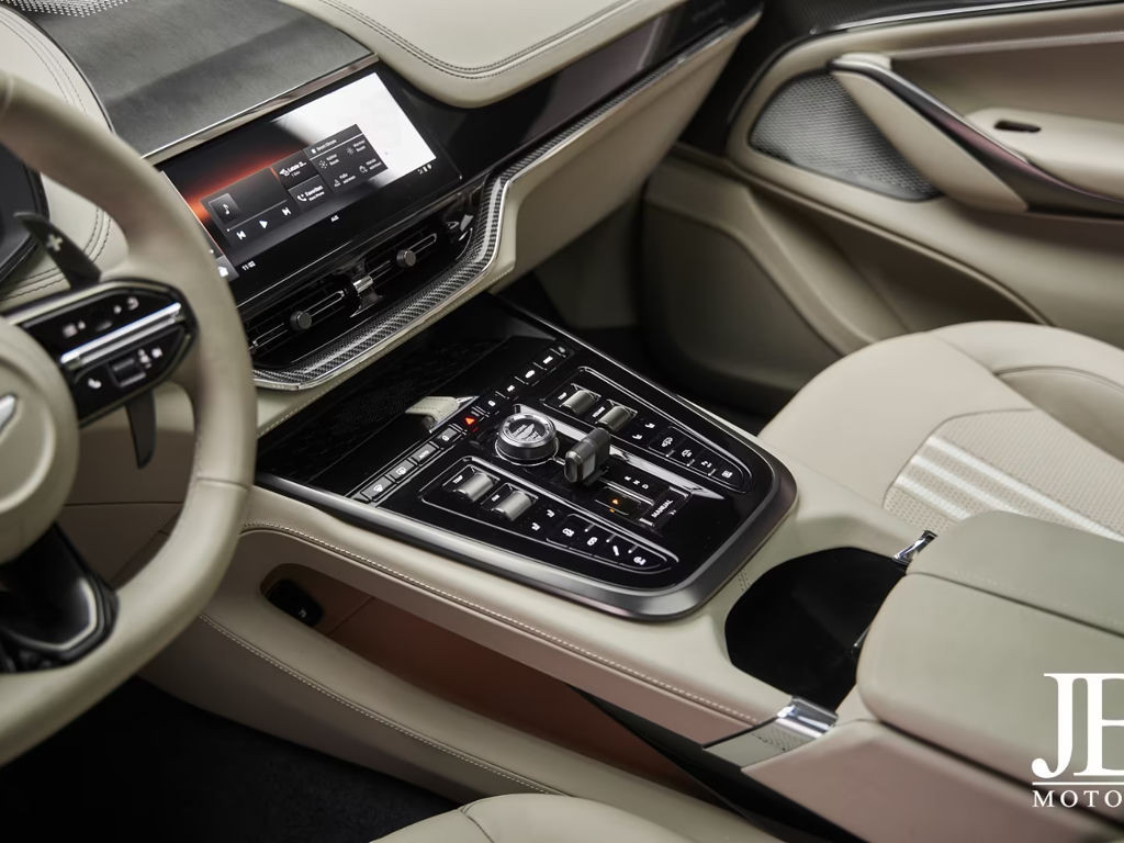 Aston Martin DBX