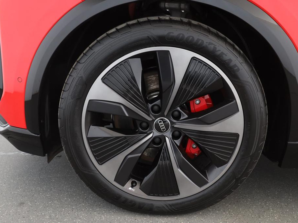 Audi SQ6 e-tron