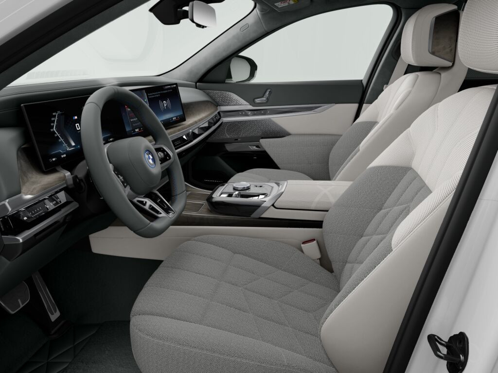 BMW i7