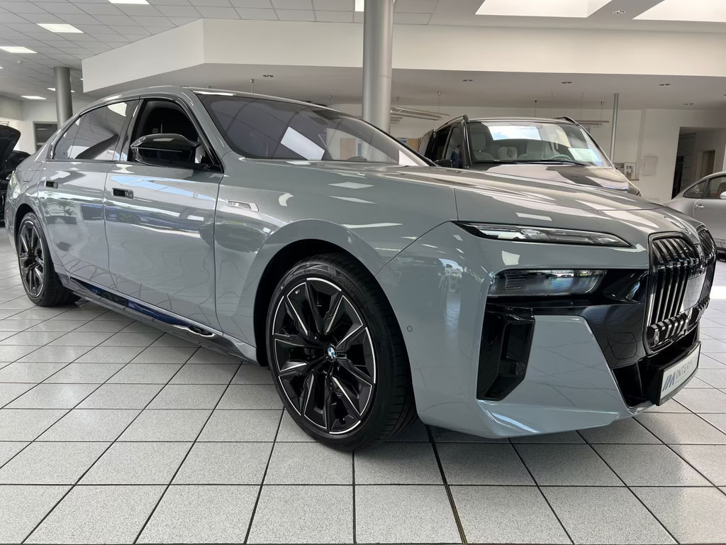 BMW i7
