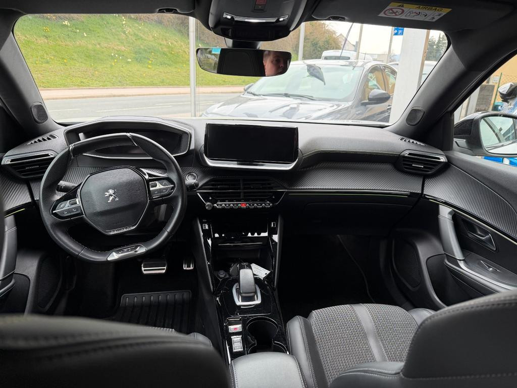 Peugeot e-2008