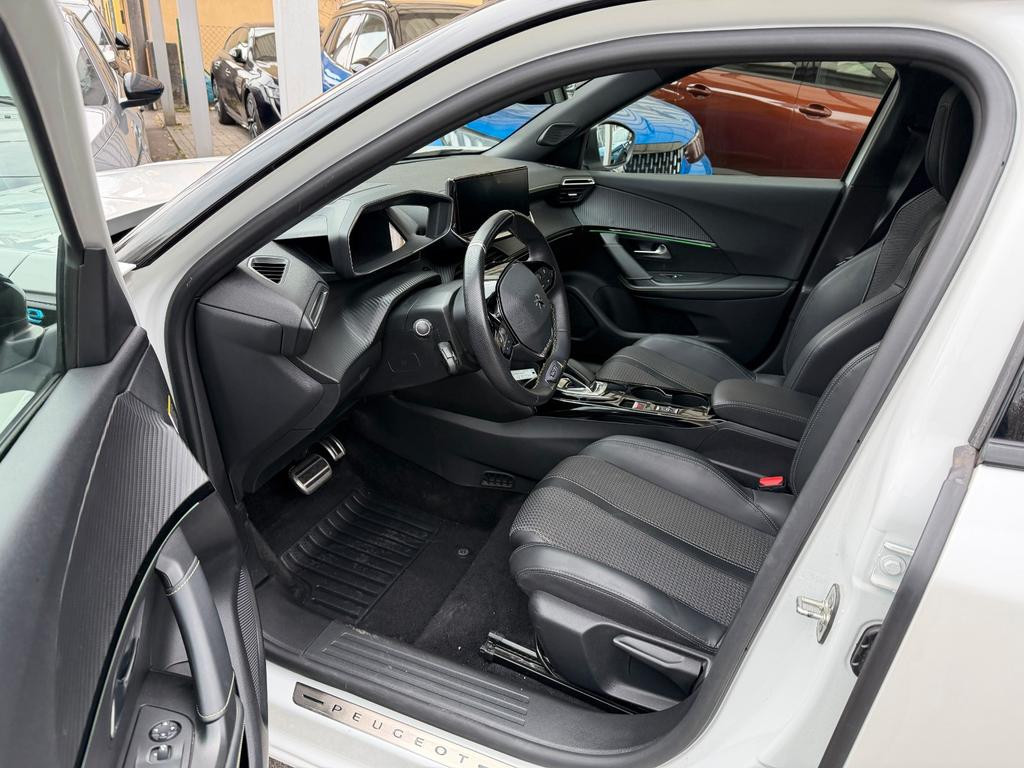 Peugeot e-2008