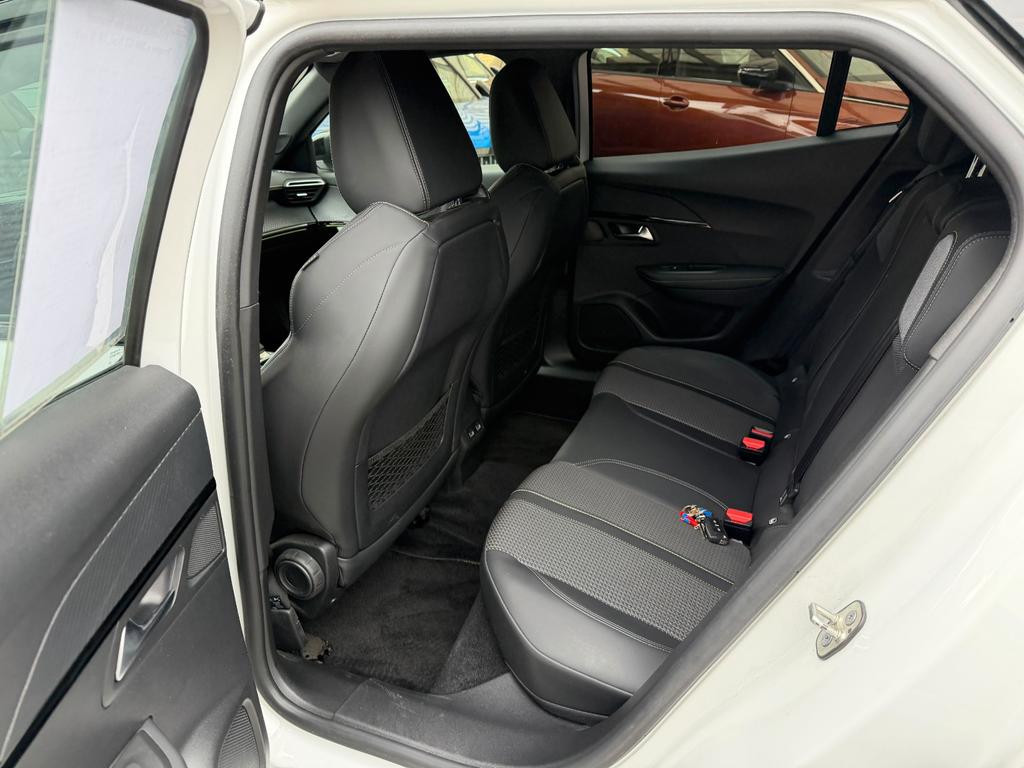 Peugeot e-2008