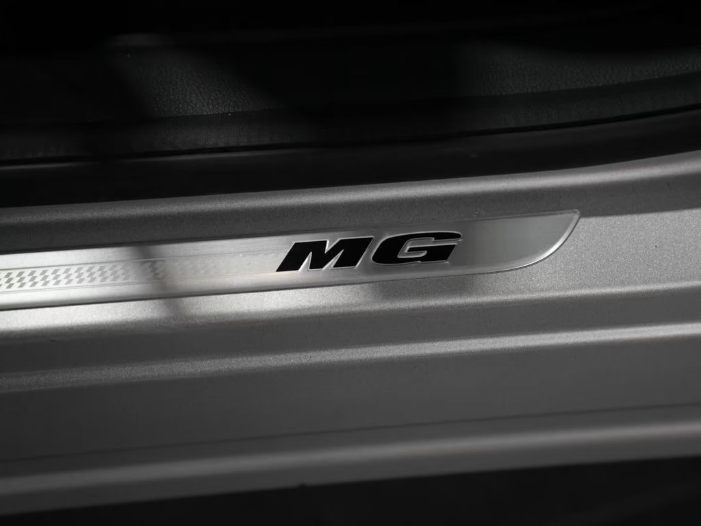 MG HS