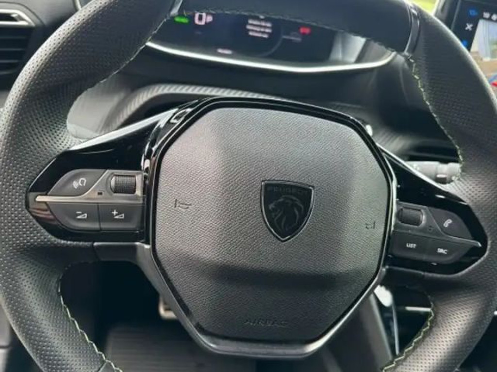 Peugeot e-2008