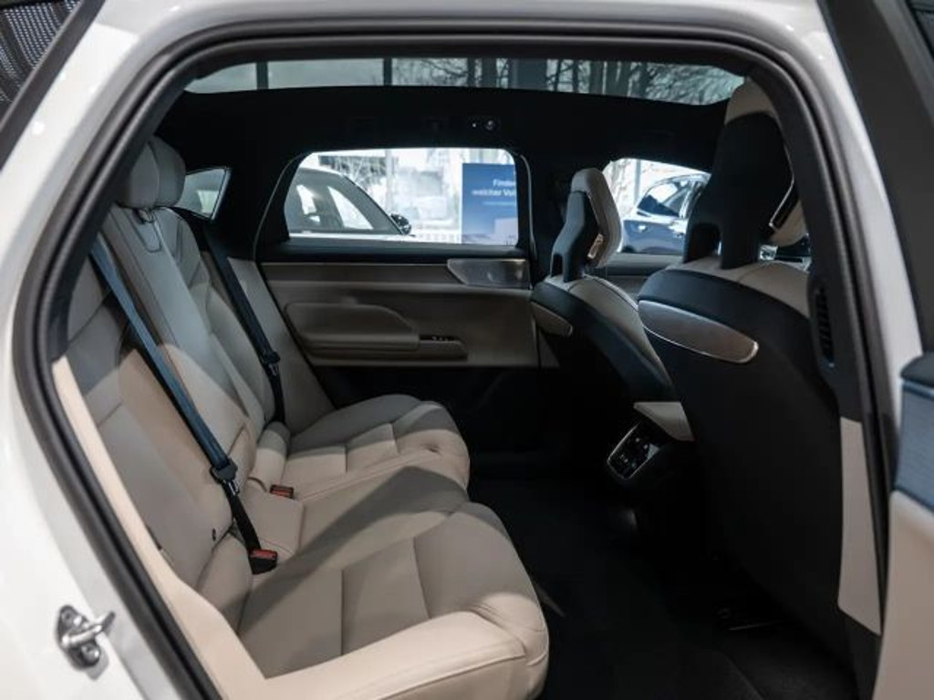 Volvo ES90