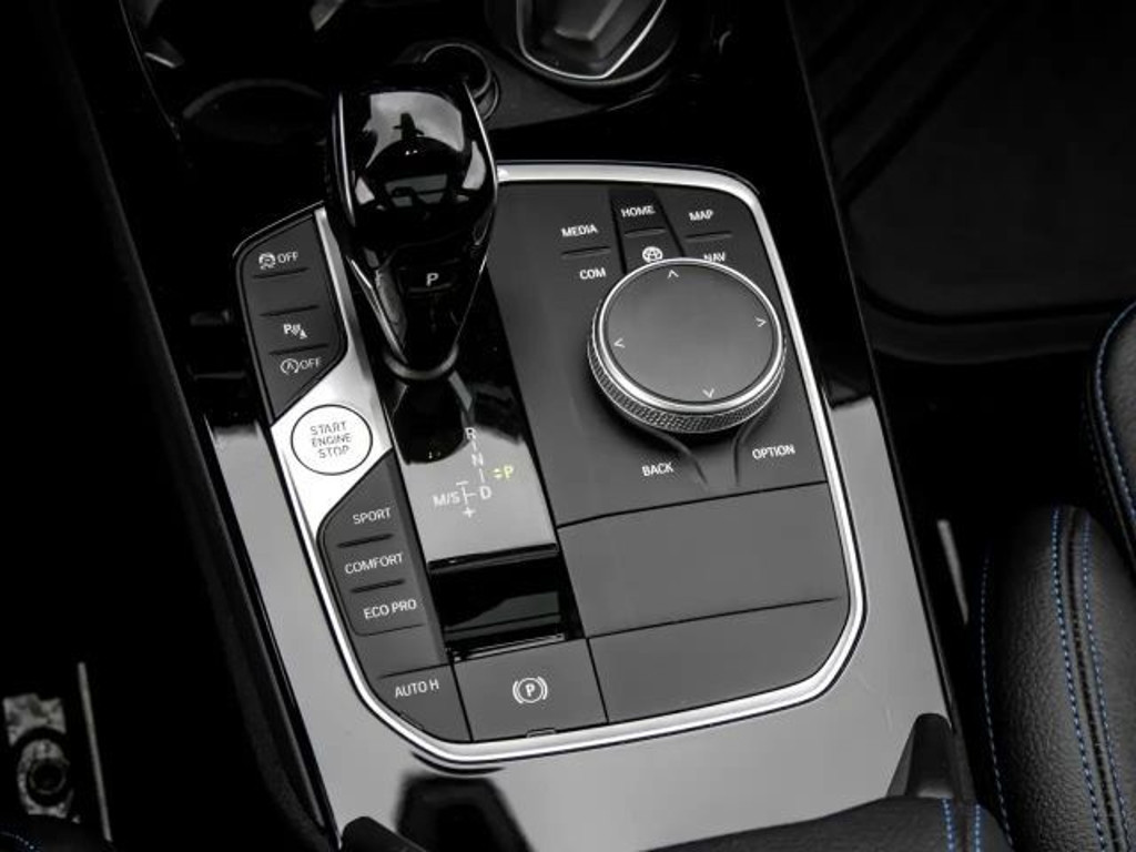 BMW M140i