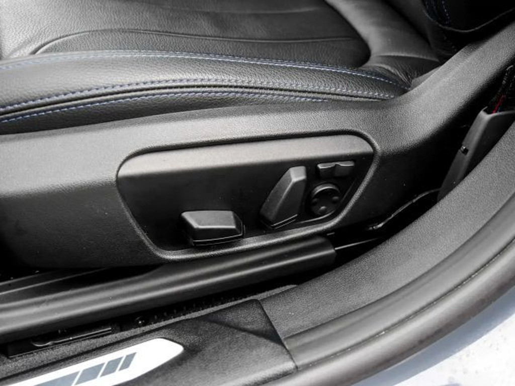 BMW M140i