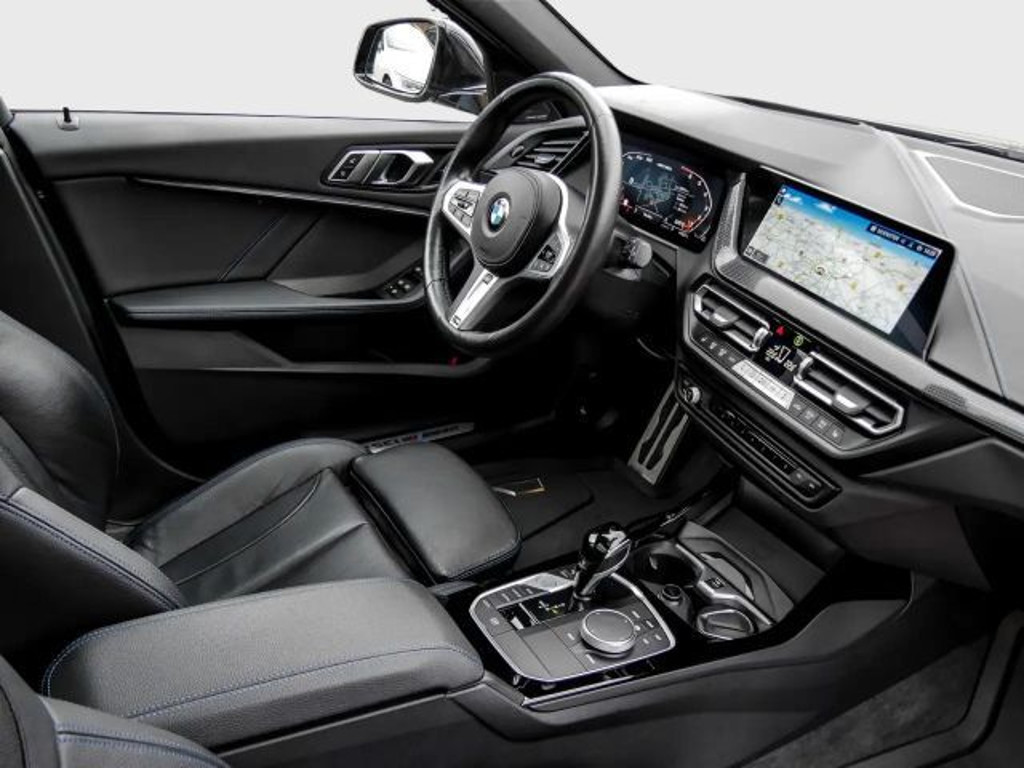 BMW M140i