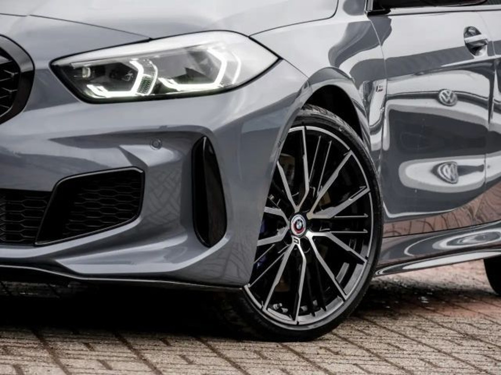 BMW M140i