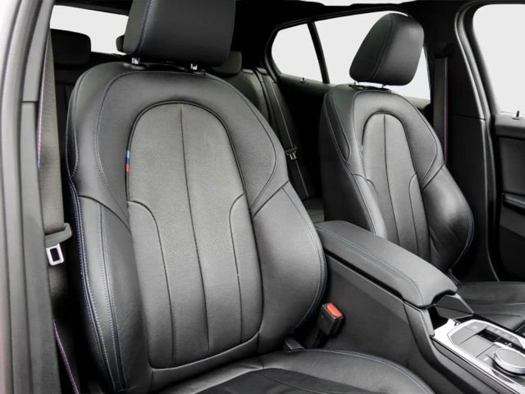 BMW M140i