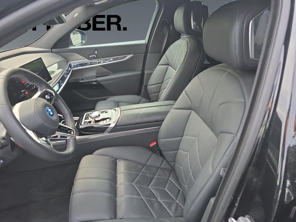 BMW M760