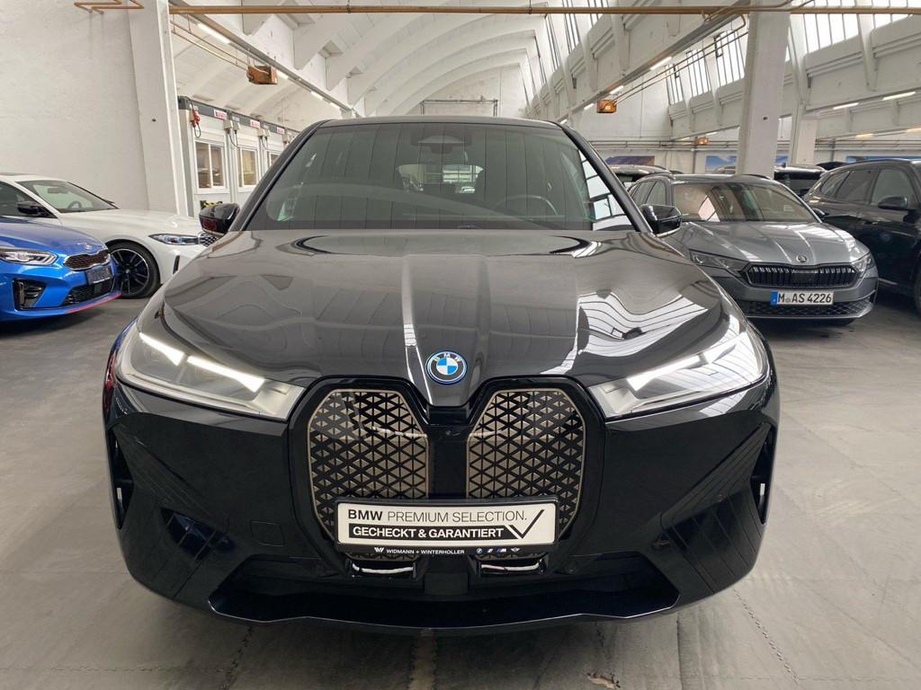 BMW iX
