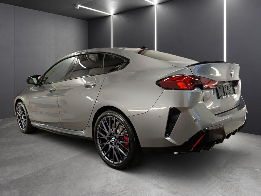 BMW M235