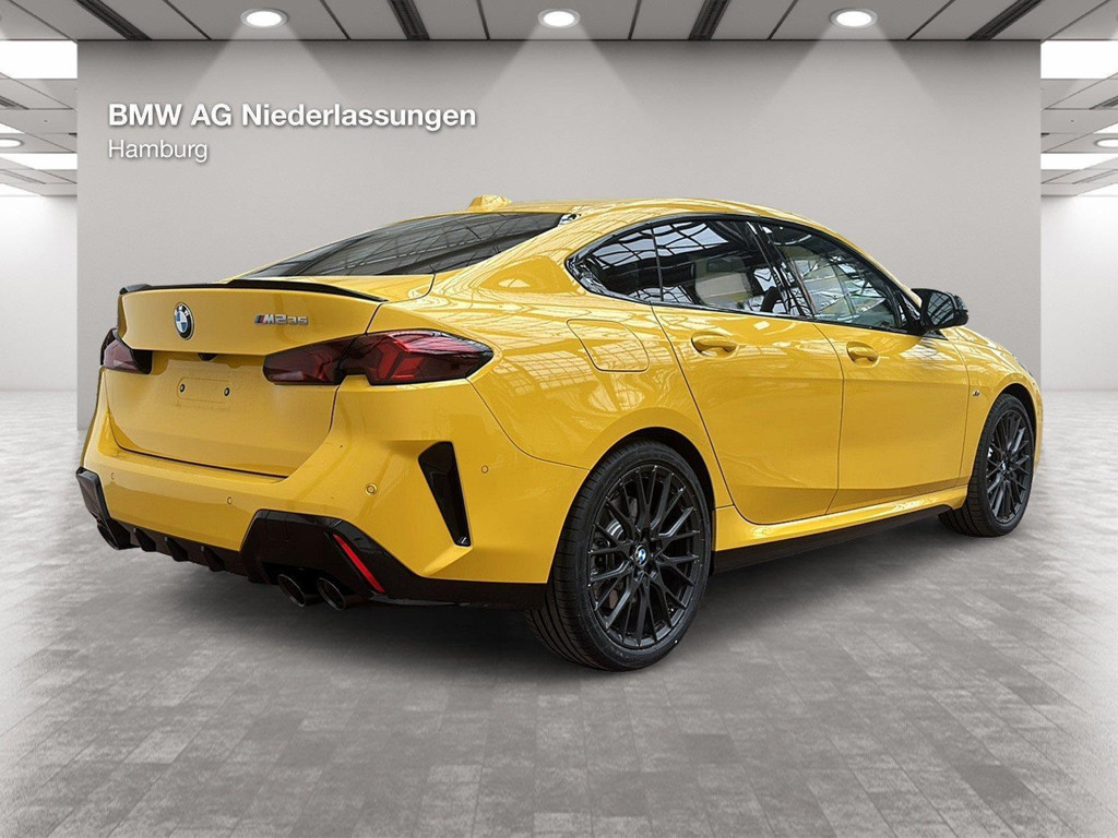 BMW M235