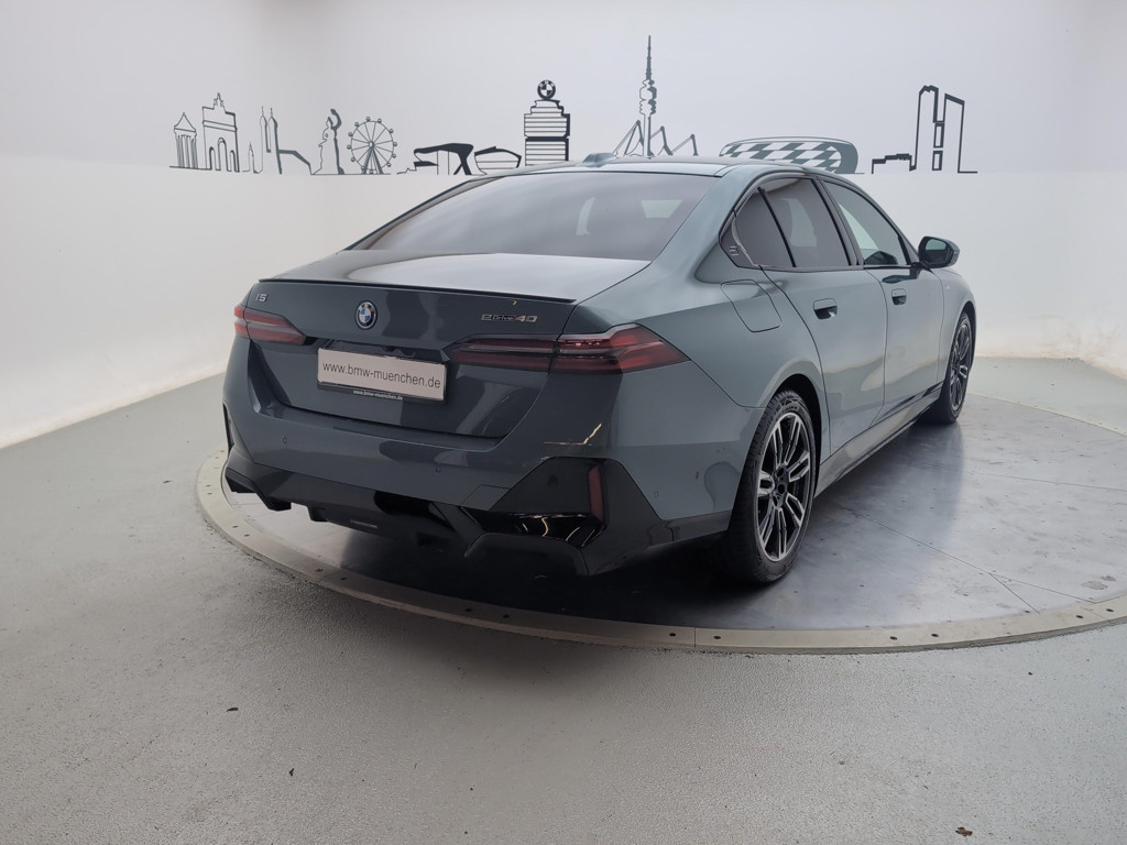 BMW i5