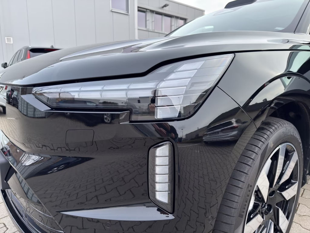 Volvo EX90