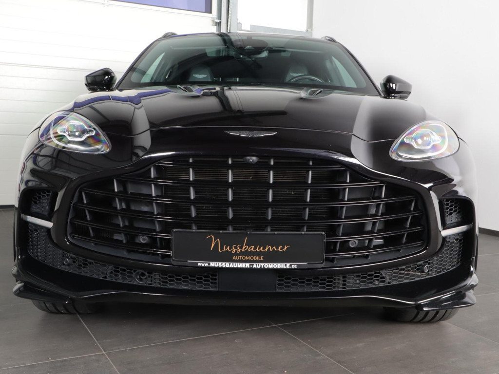 Aston Martin DBX V8