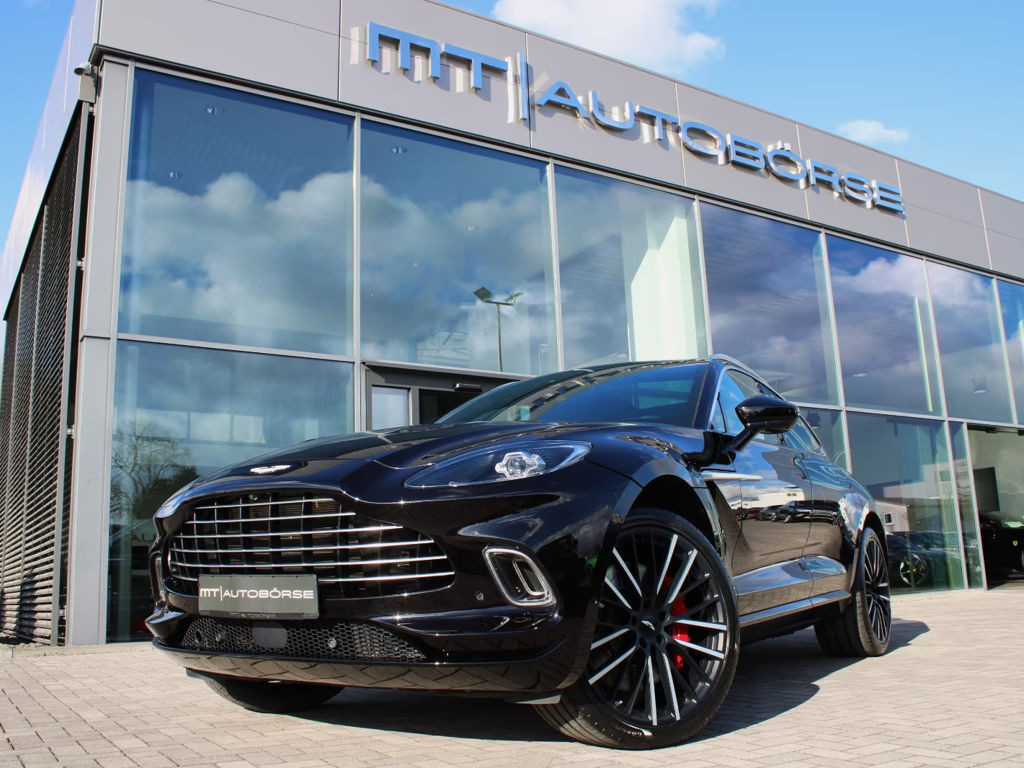 Aston Martin DBX V8