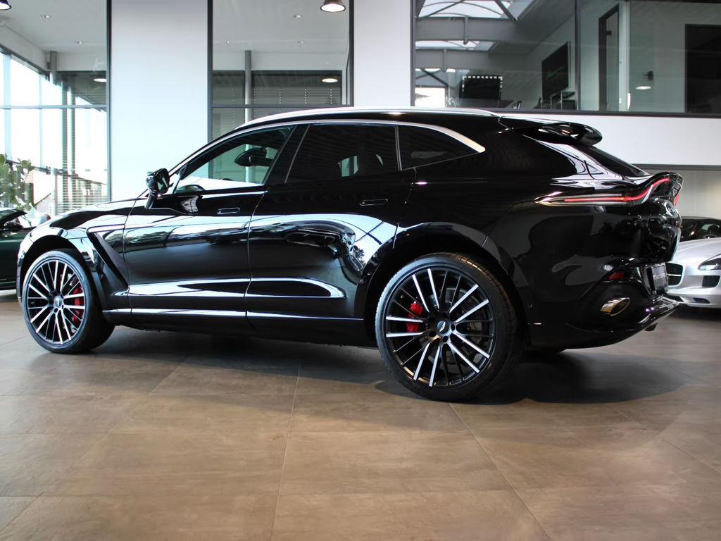 Aston Martin DBX
