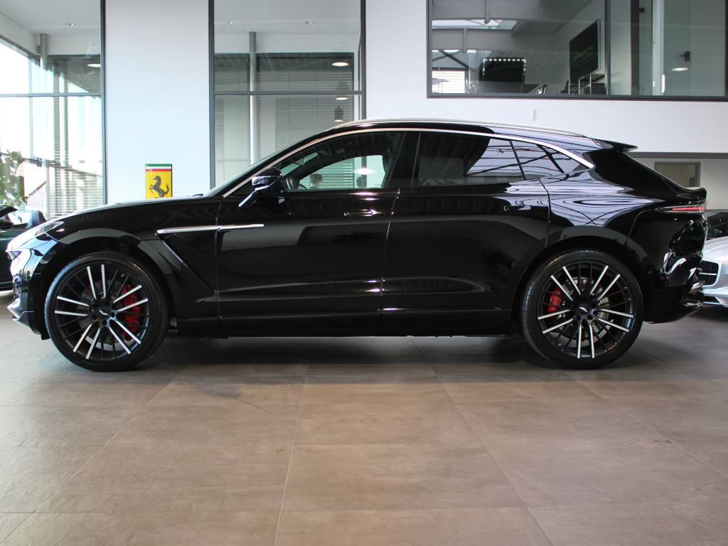 Aston Martin DBX