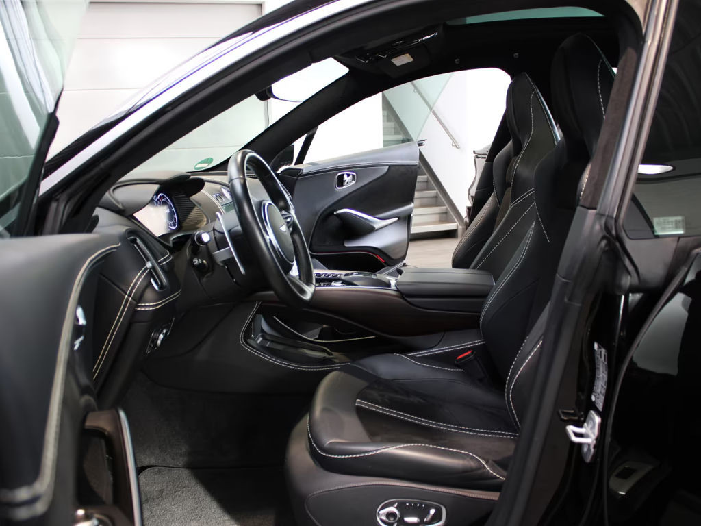 Aston Martin DBX