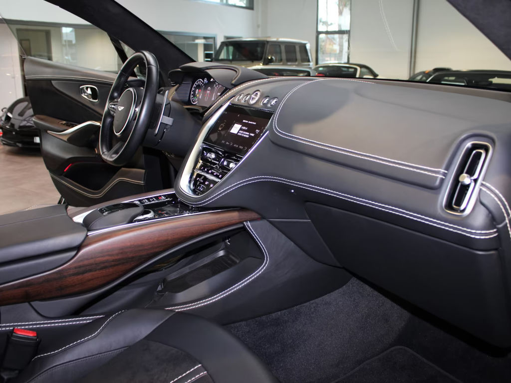 Aston Martin DBX