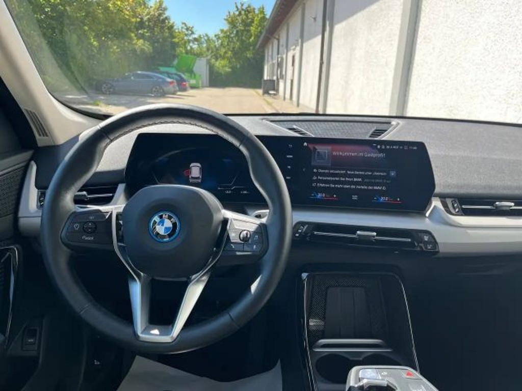 BMW iX1