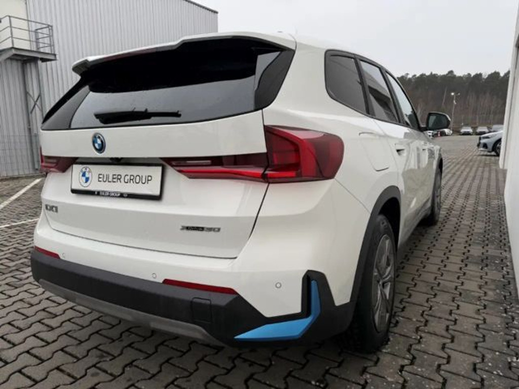 BMW iX1