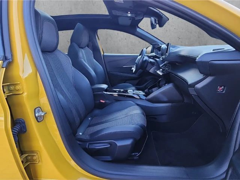 Peugeot e-208