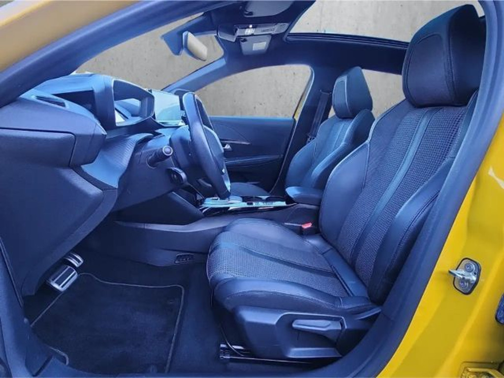 Peugeot e-208