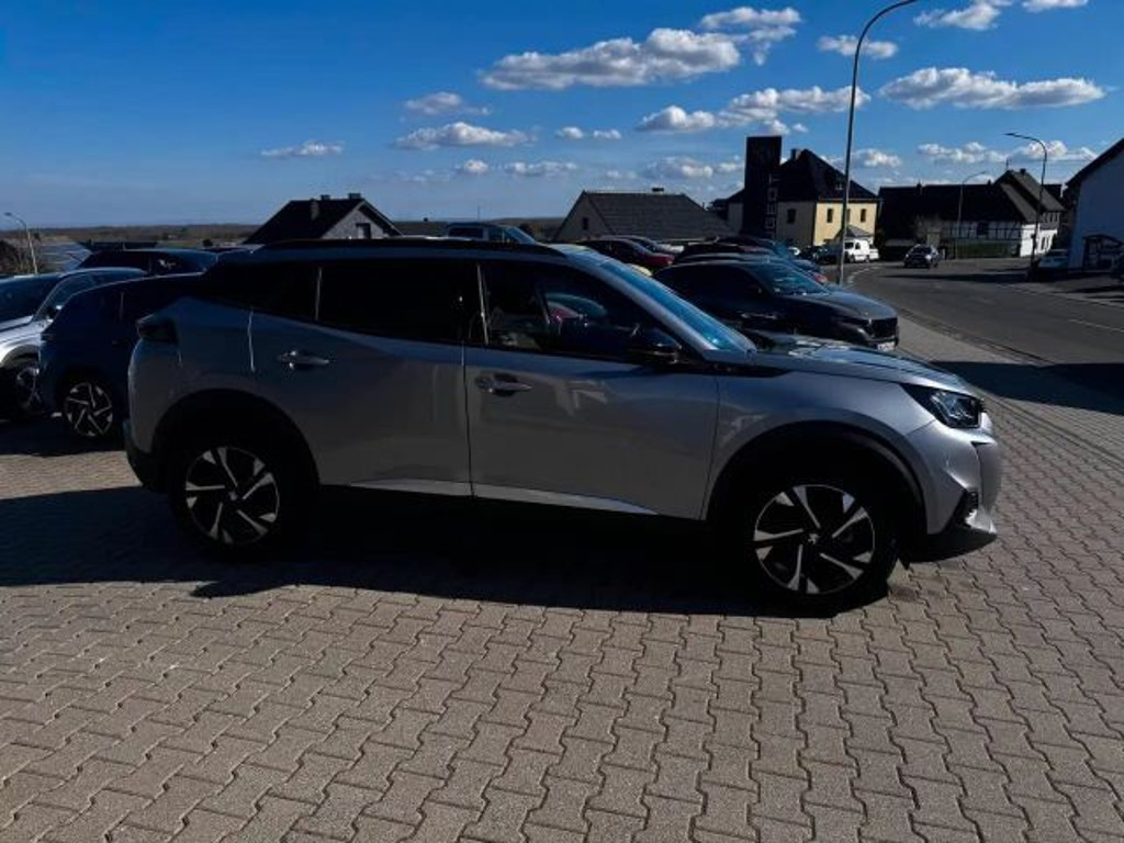 Peugeot e-2008