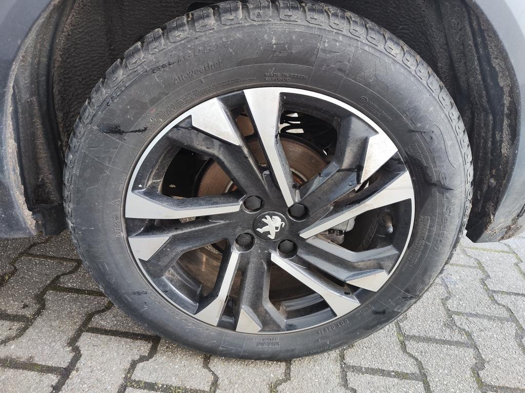 Peugeot e-2008