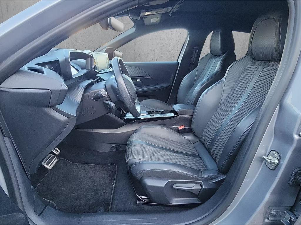 Peugeot e-208