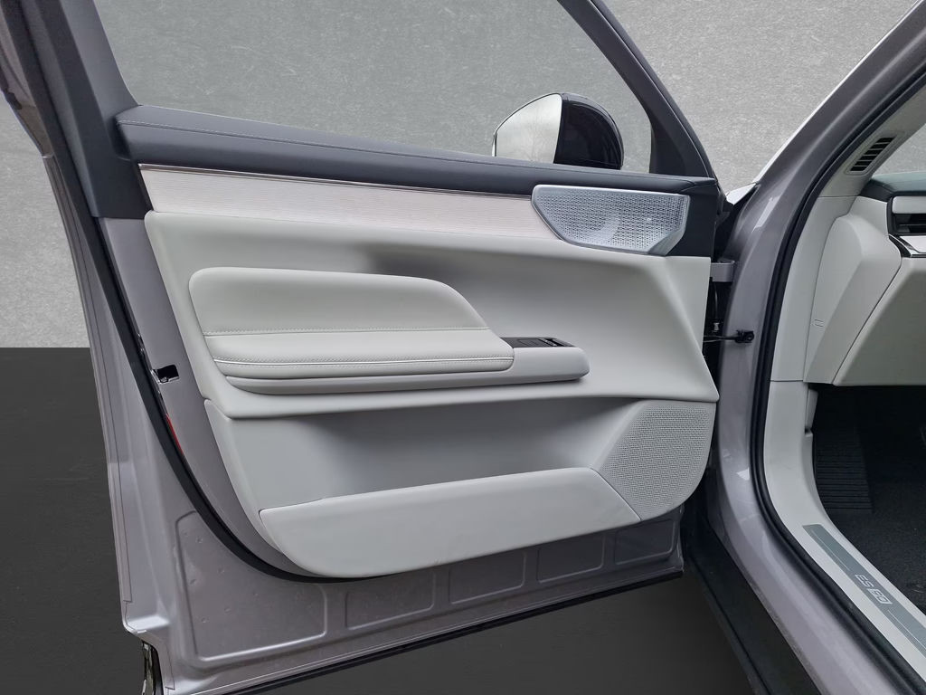 Volvo ES90
