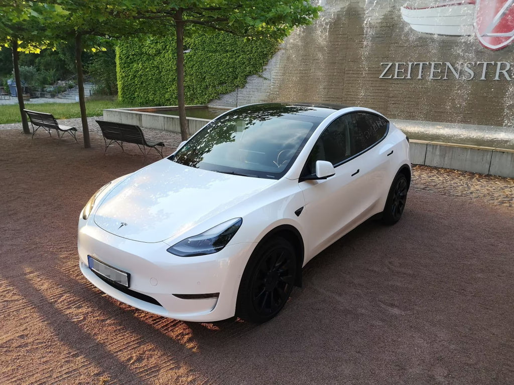 Tesla Model Y Long Range Dual Motor AWD