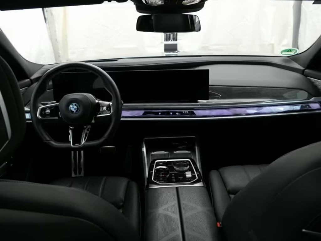 BMW i7