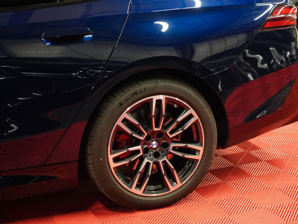BMW i5