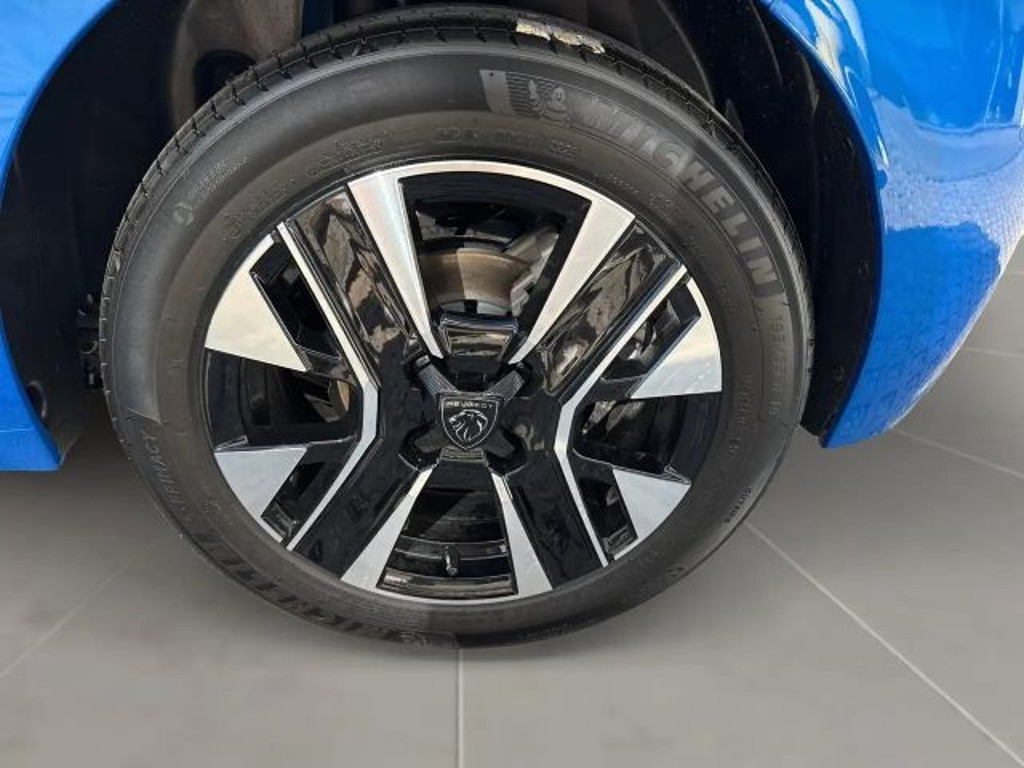 Peugeot e-208