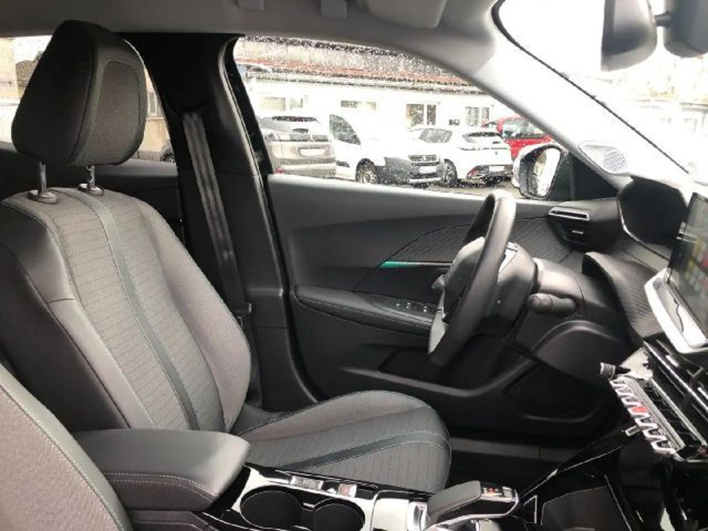 Peugeot e-2008