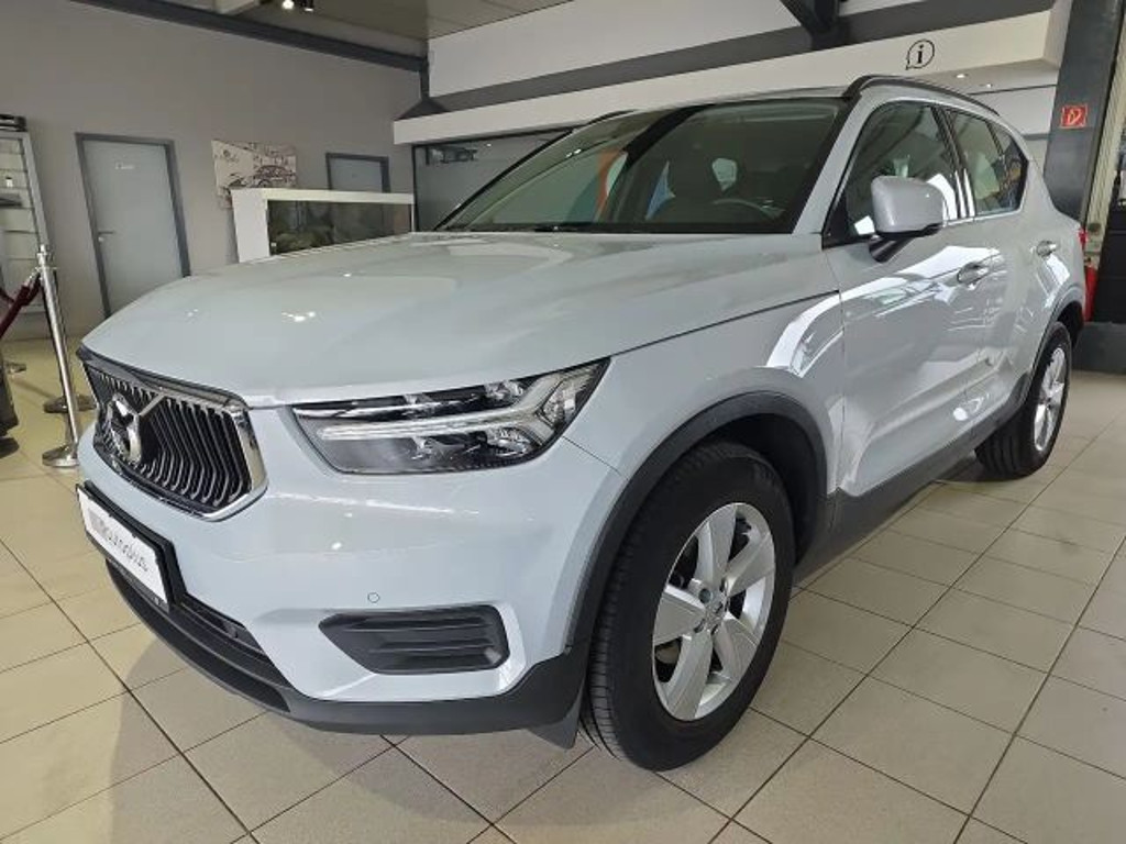 Volvo XC40 Momentum Core