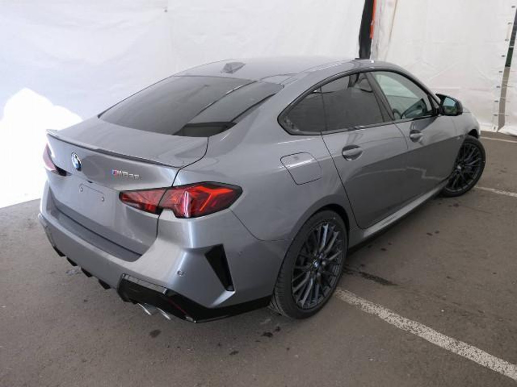 BMW M235