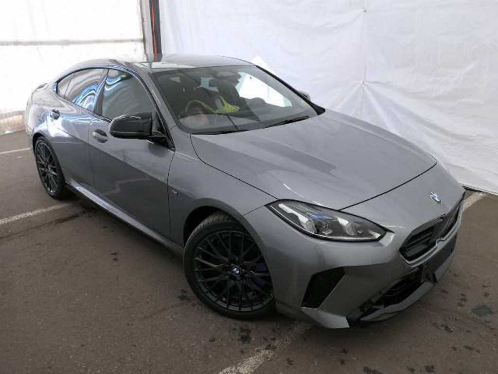 BMW M235