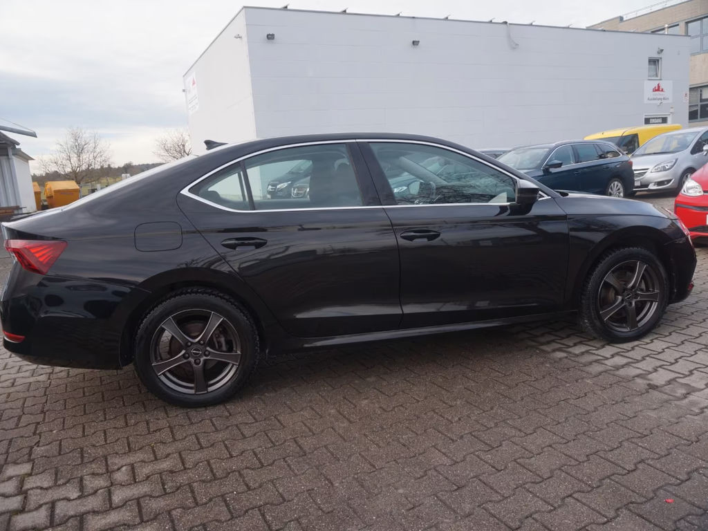 Skoda Octavia Lim ACC*NAV*LED*HEAD*LANE*KAMERA*MEMORY*